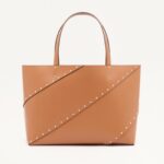 Rockstud Wispy – Almond beige