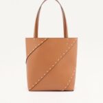 Rockstud Wispy – Almond beige